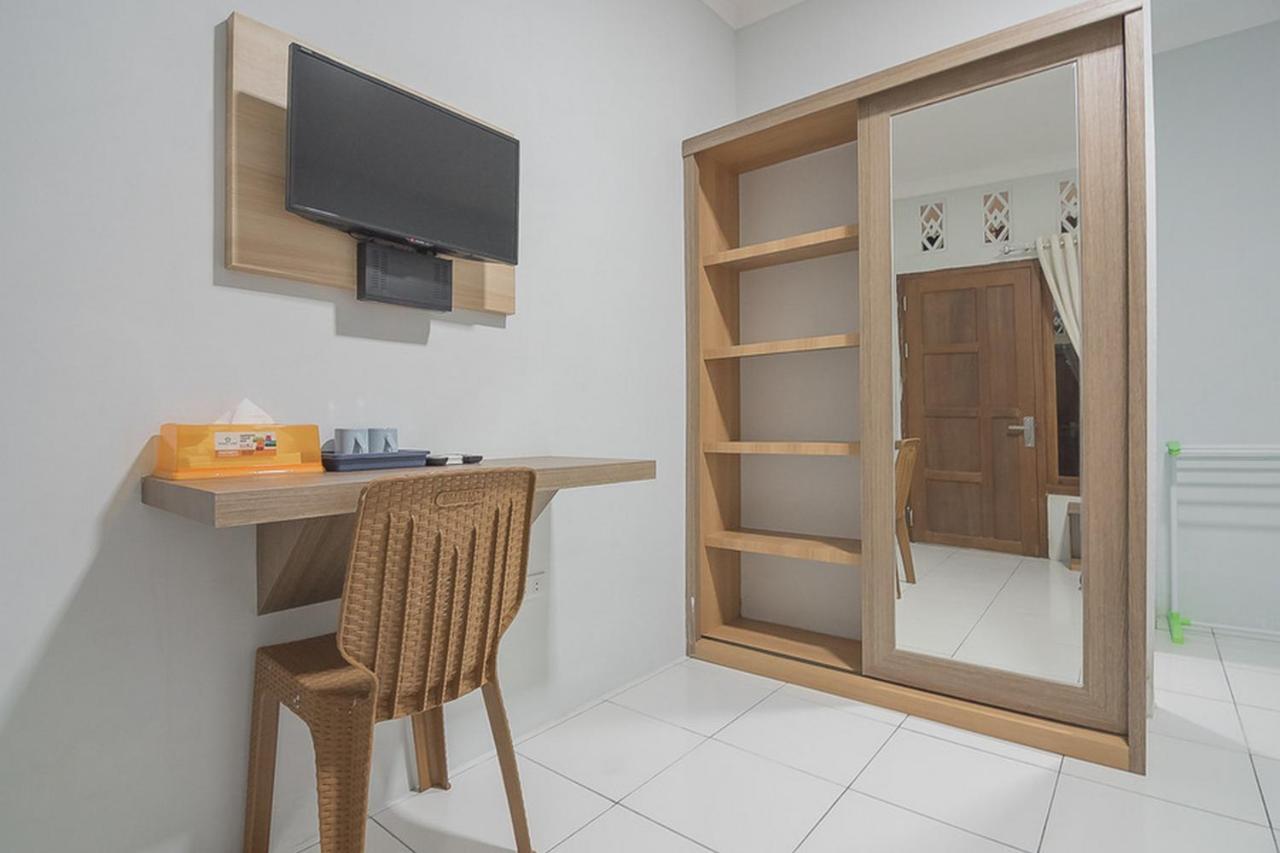 RedDoorz near RSUD Dr. Abdul Aziz Hotel Singkawang Kültér fotó