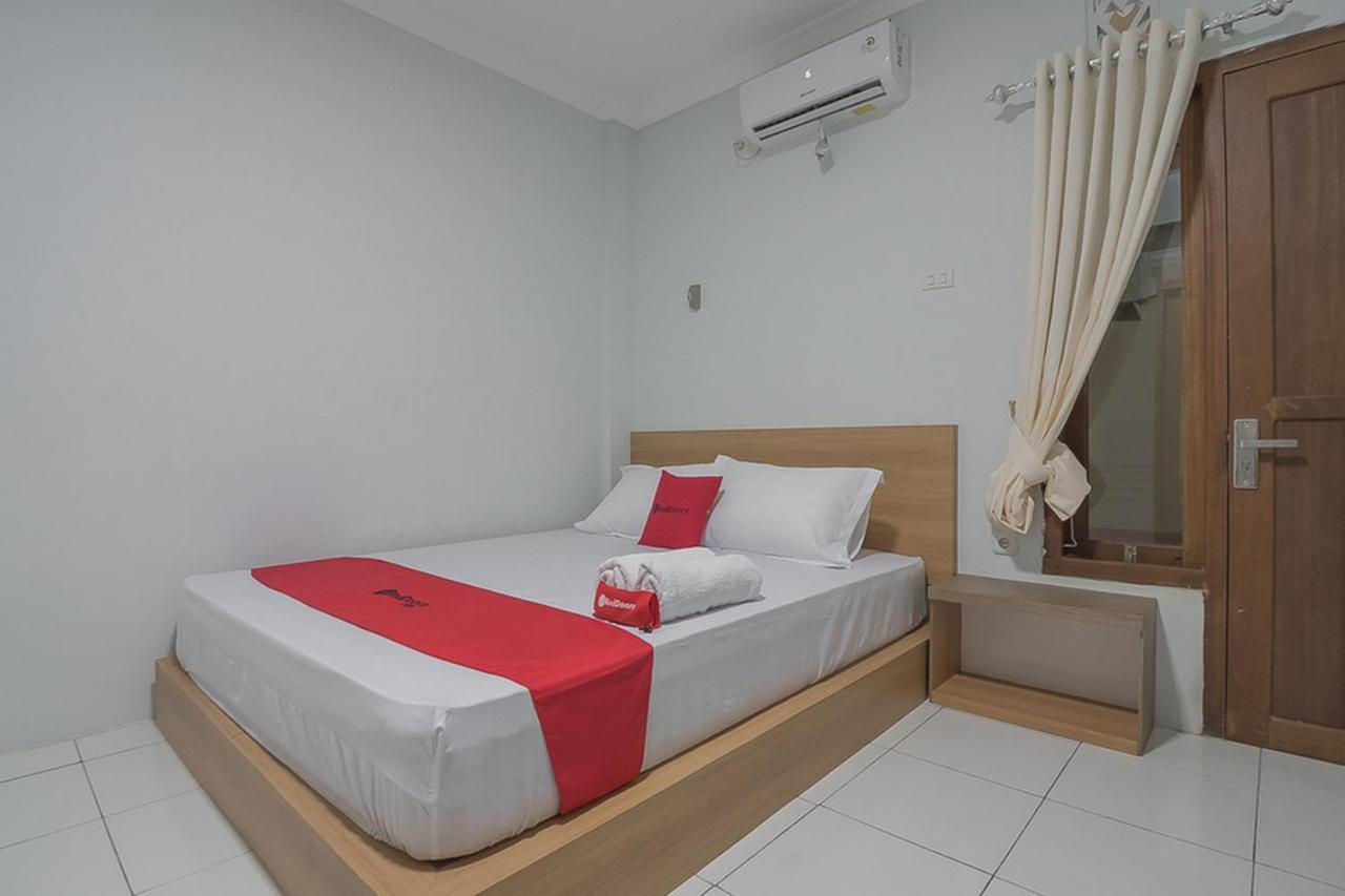 RedDoorz near RSUD Dr. Abdul Aziz Hotel Singkawang Kültér fotó