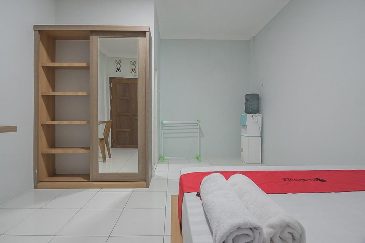 RedDoorz near RSUD Dr. Abdul Aziz Hotel Singkawang Kültér fotó