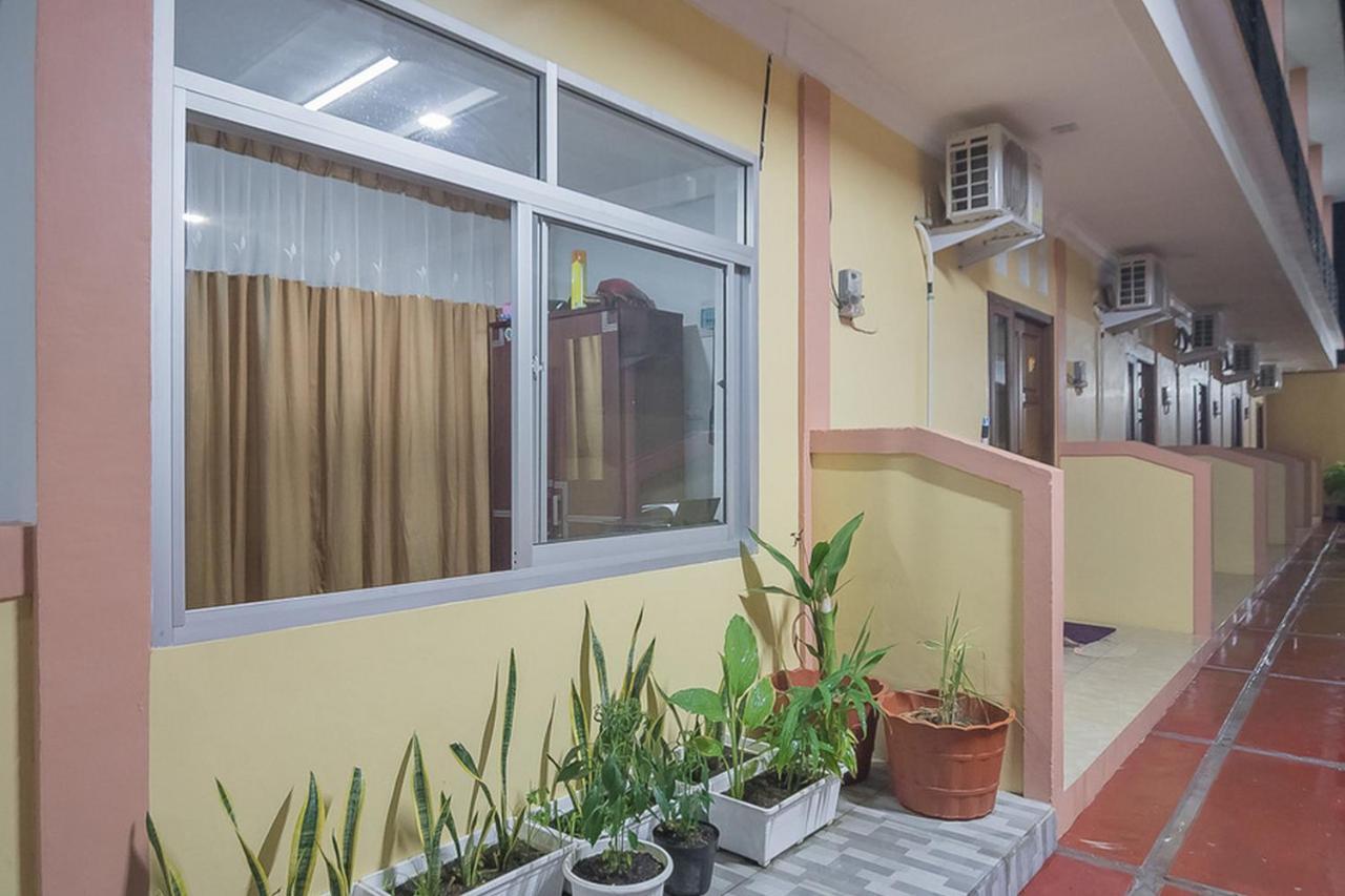 RedDoorz near RSUD Dr. Abdul Aziz Hotel Singkawang Kültér fotó