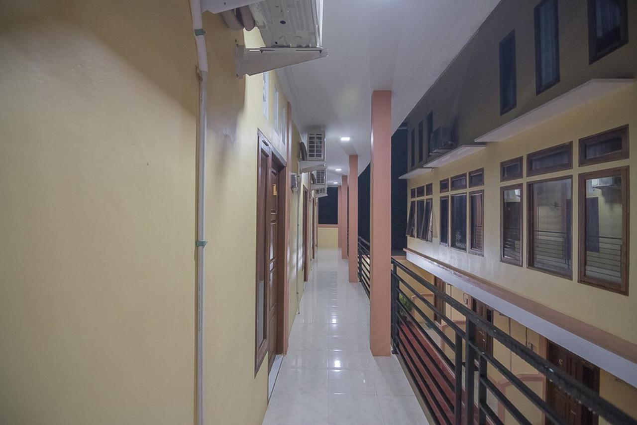 RedDoorz near RSUD Dr. Abdul Aziz Hotel Singkawang Kültér fotó