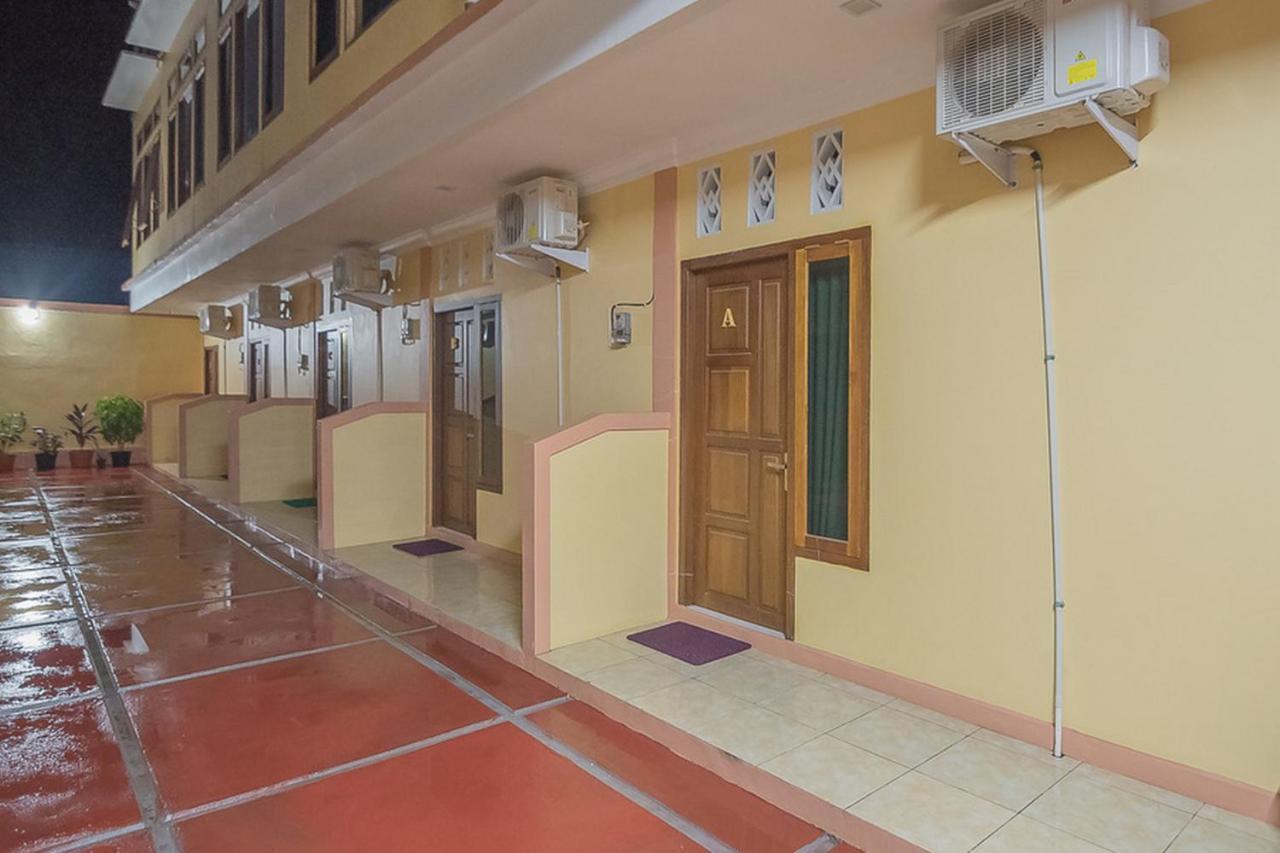 RedDoorz near RSUD Dr. Abdul Aziz Hotel Singkawang Kültér fotó