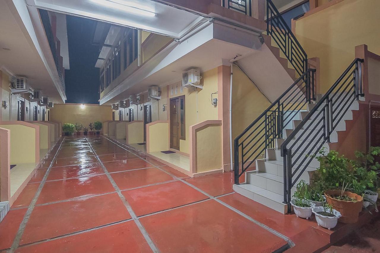 RedDoorz near RSUD Dr. Abdul Aziz Hotel Singkawang Kültér fotó