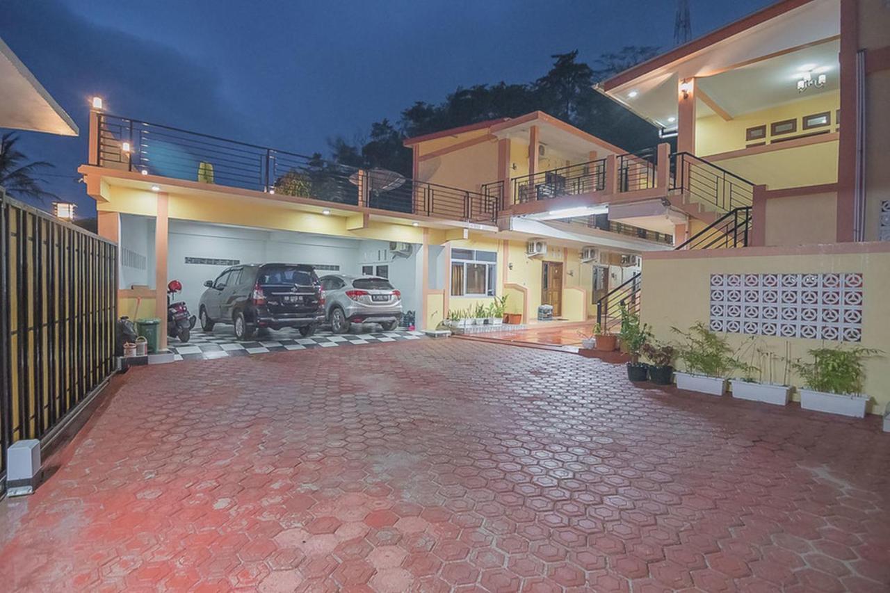 RedDoorz near RSUD Dr. Abdul Aziz Hotel Singkawang Kültér fotó