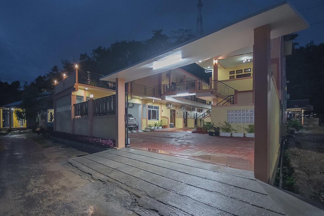RedDoorz near RSUD Dr. Abdul Aziz Hotel Singkawang Kültér fotó