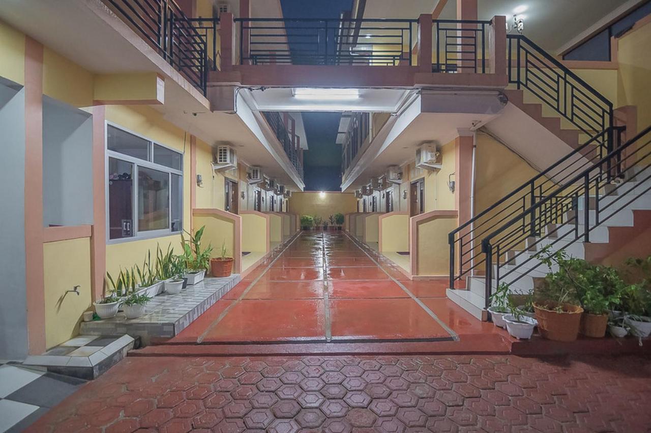 RedDoorz near RSUD Dr. Abdul Aziz Hotel Singkawang Kültér fotó