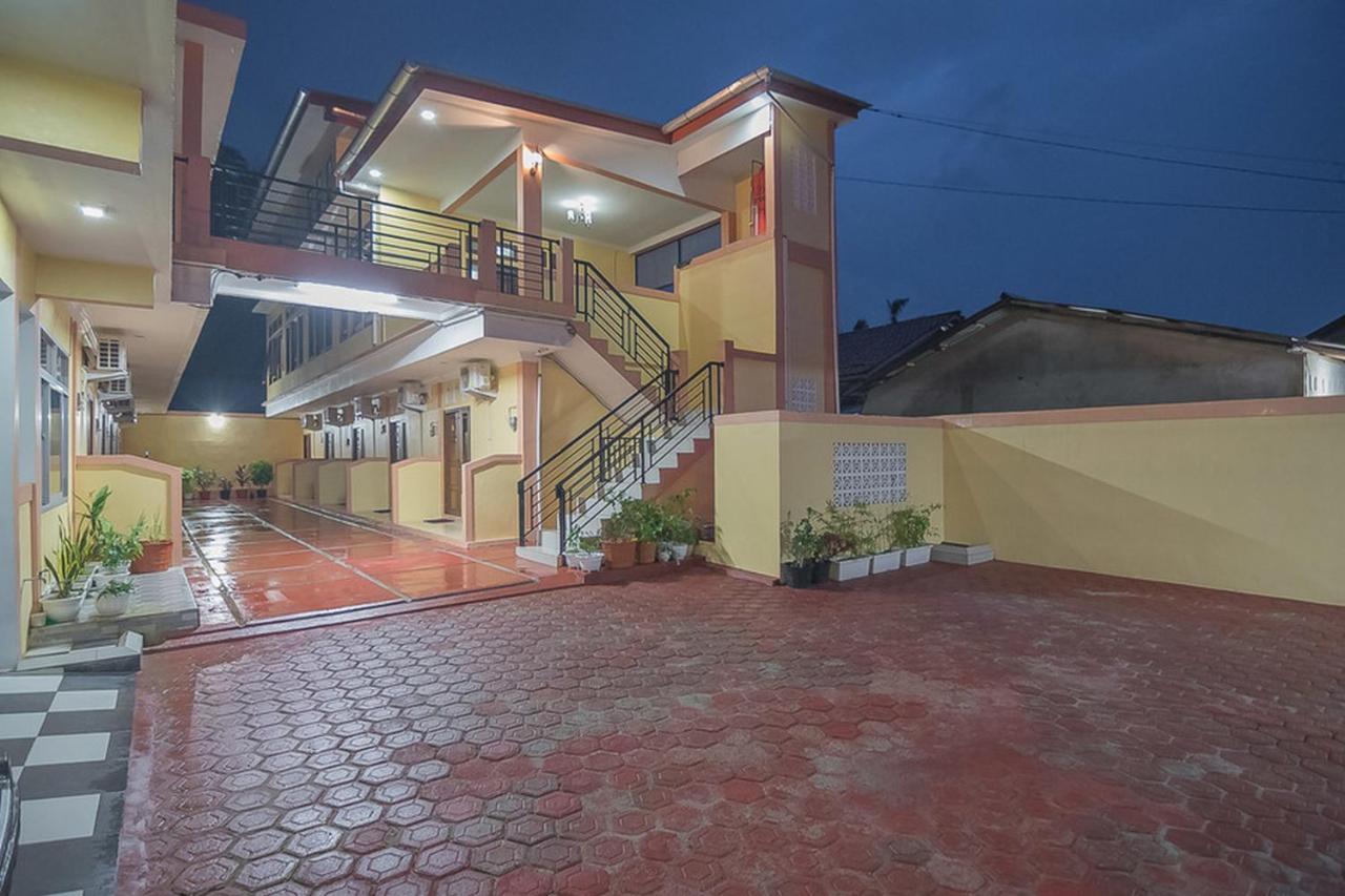 RedDoorz near RSUD Dr. Abdul Aziz Hotel Singkawang Kültér fotó
